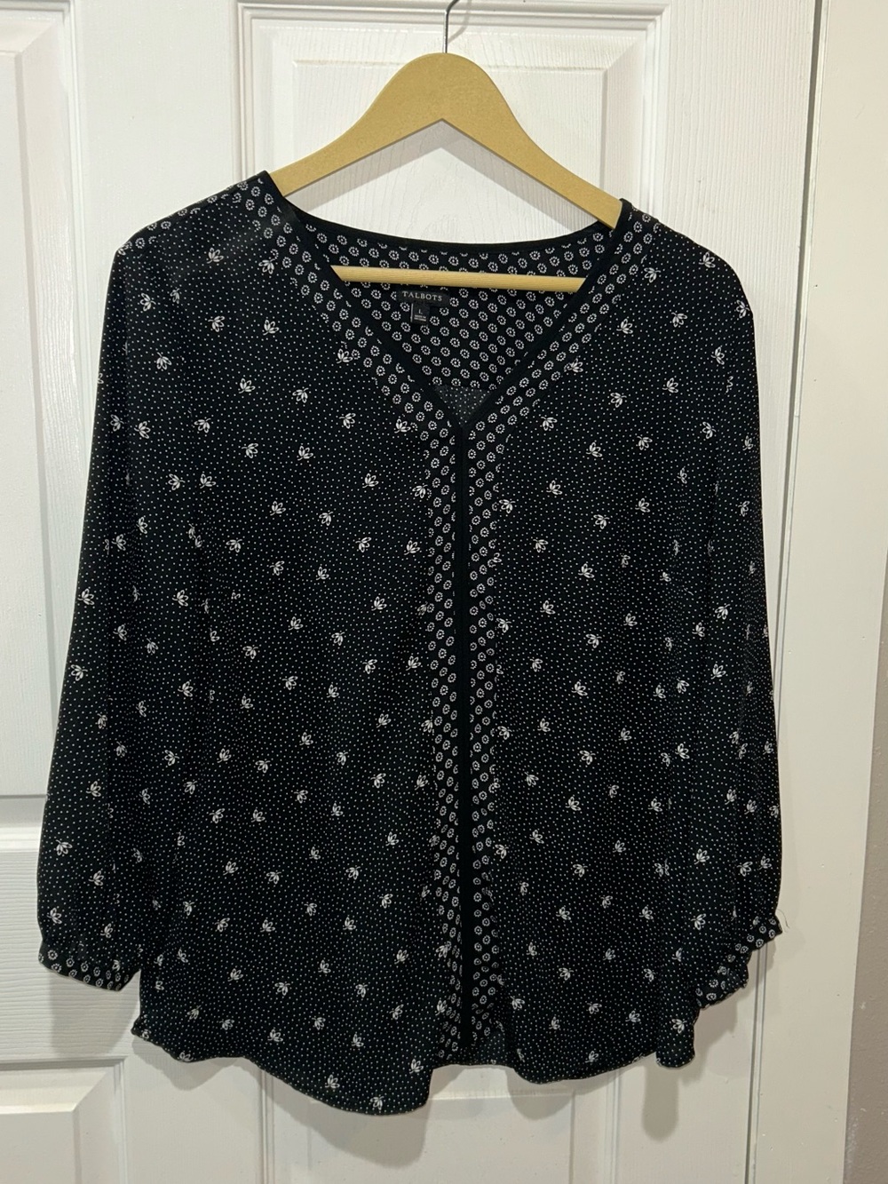 Talbots Black and White V-Neck Printed Blouse. Polyester material
